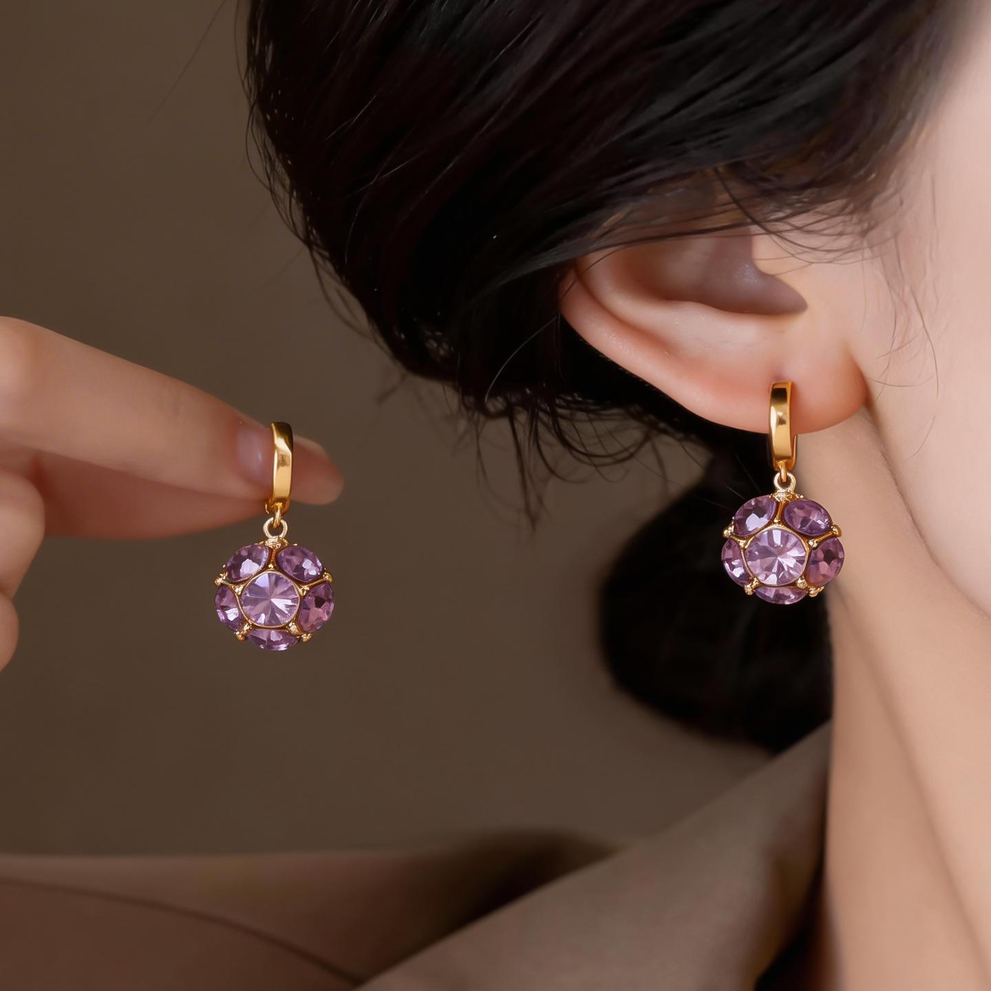 Vintage Diamond-Studded Flower Cluster Earrings, Luxurious and Sophisticated Ear Clips DDES0794, Elegant and Exquisite Women's Earrings, 14K Gold-Plated