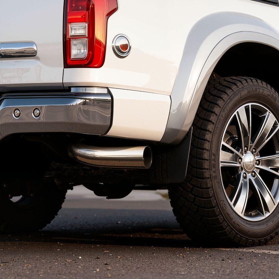 VEVOR Elbow Exhaust Tip, 4 Inch Inlet, 6 Inch Outlet, 23 in Overall Length, Chrome Turn Down Exhaust Tip with Clamp for Truck, Sedan, Sports Car, SUV, Chrome Structure for High Temperature Resistance