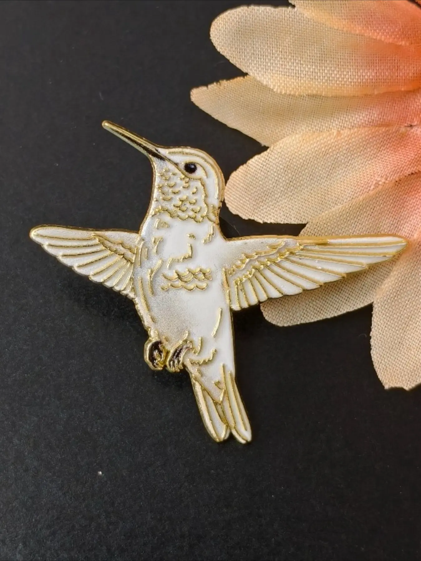Vintage White Hummingbird Enamel Pin, Gold Trim Flying Bird Lapel Brooch, Elegant Nature Badge for Jackets Backpacks, Gift for Bird Fans & Botanical Lovers