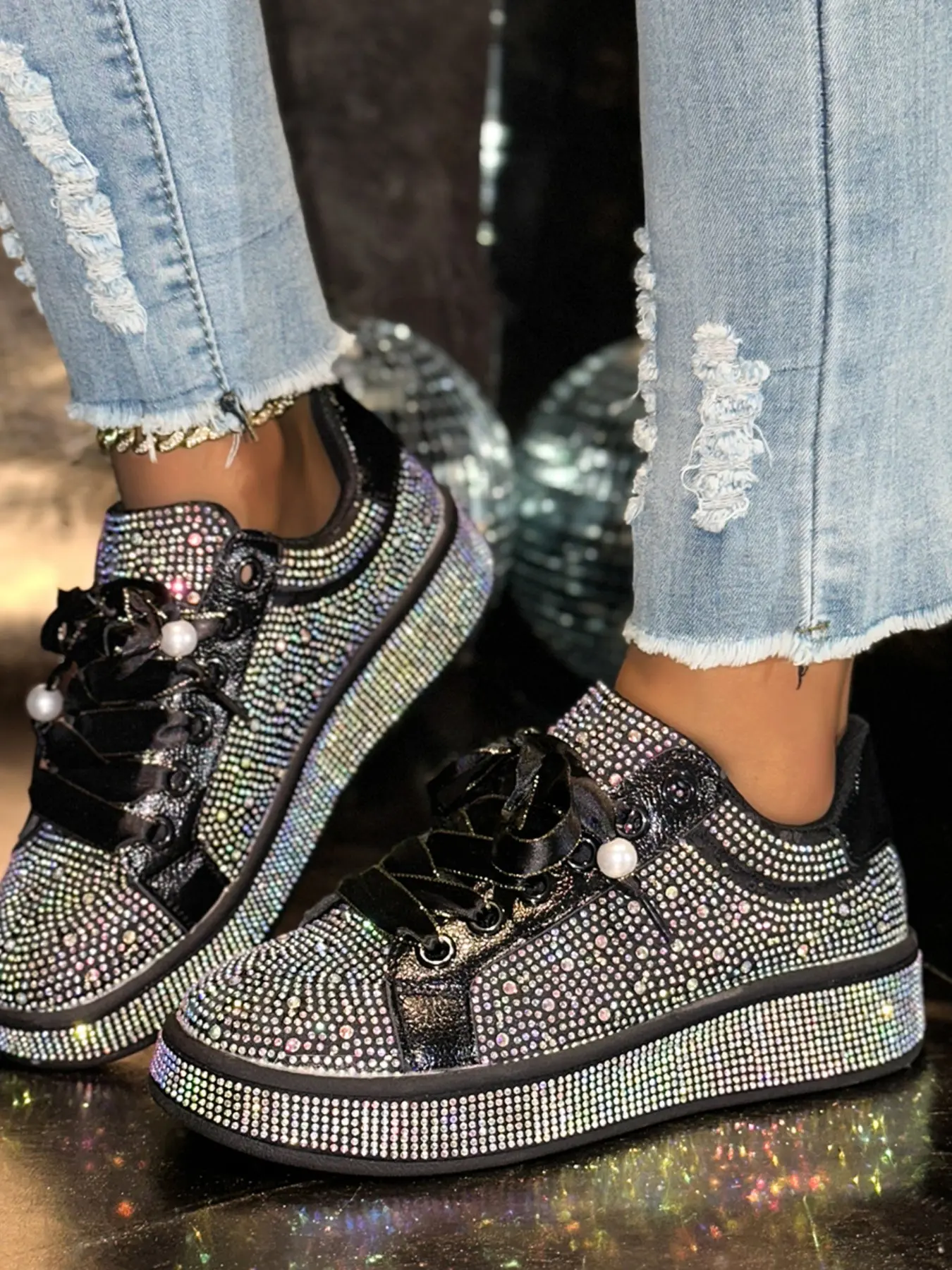 Heavy-Duty Rhinestone Ribbon Bow Board Shoes, European and American Style Full Rhinestone Pearl Versatile Large Size Sneakers Low Top Shoe
