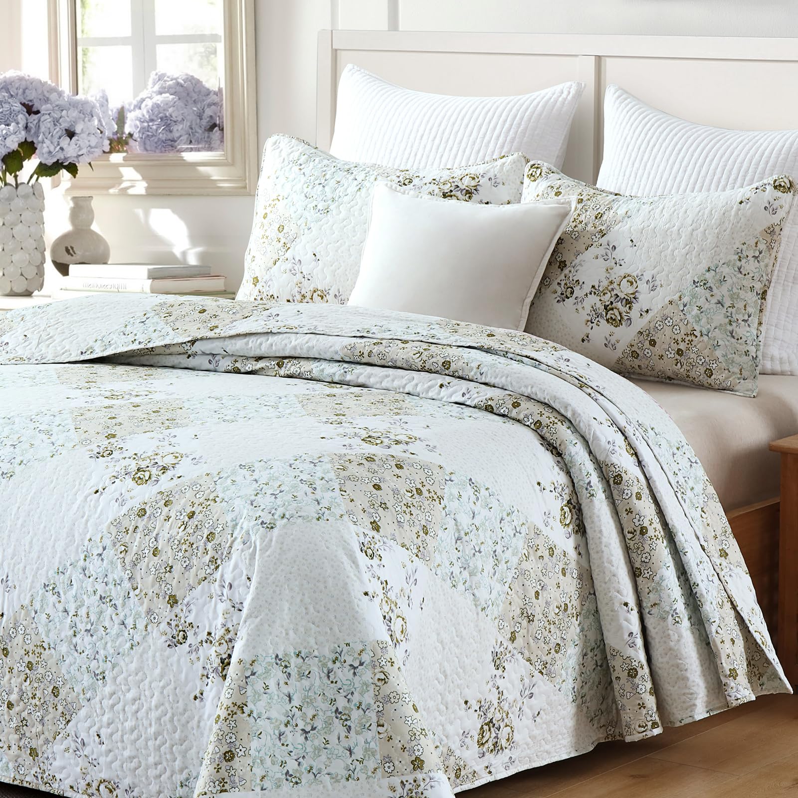 GREAGLE Quilt Set Queen Size, 3 Pieces Bedspread Coverlet Plaid Patchwork Quilt Farmhouse Queen Size Comforter Set Lightweight Bedding with 2 Pillow Covers Shams for All Season Gray Brown White cozy sheets