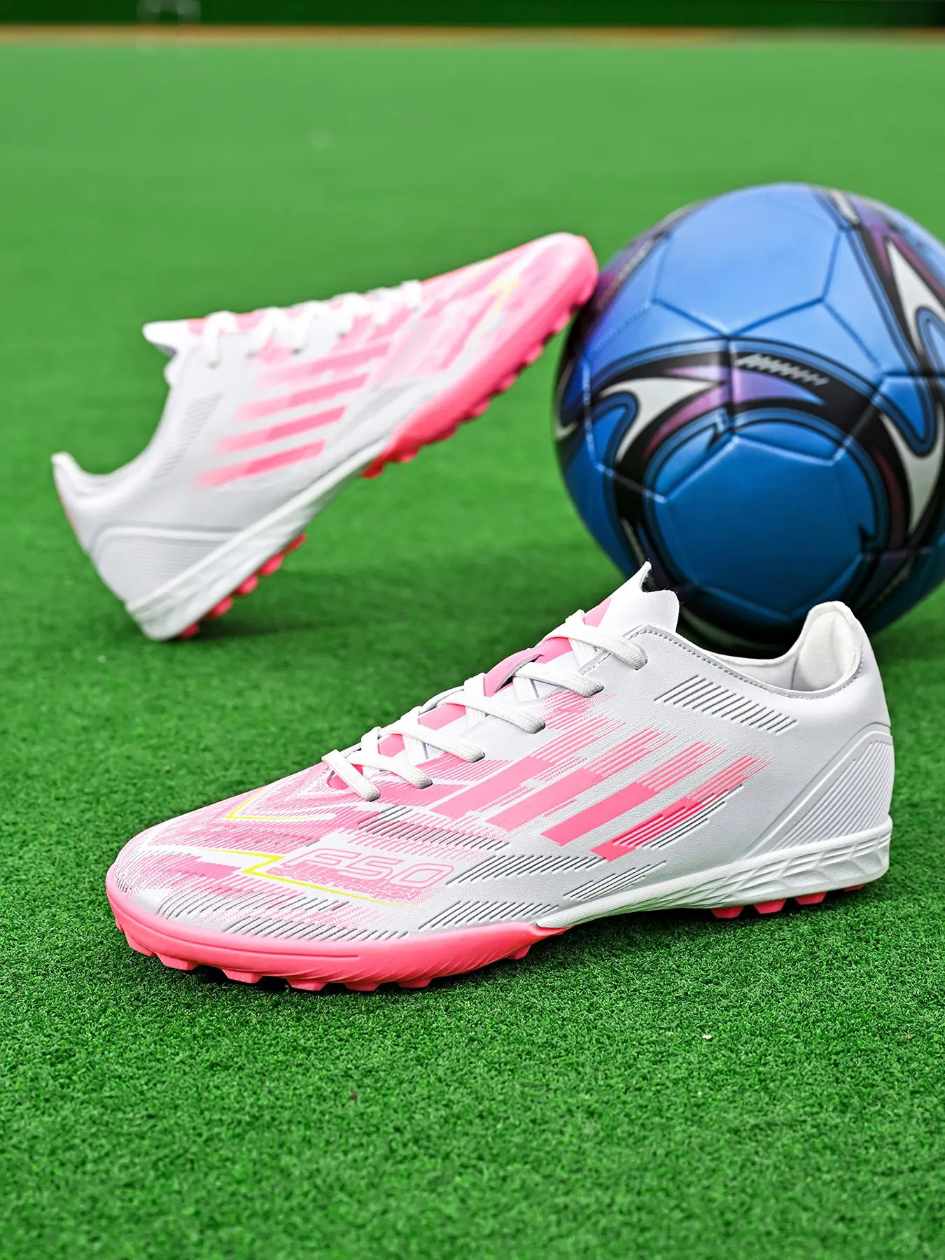 Unisex Low-Top Anti-Slip Soccer Shoes, Short Stud Laces Design, Ideal for Students & Teens Training, Suitable for Natural Grass