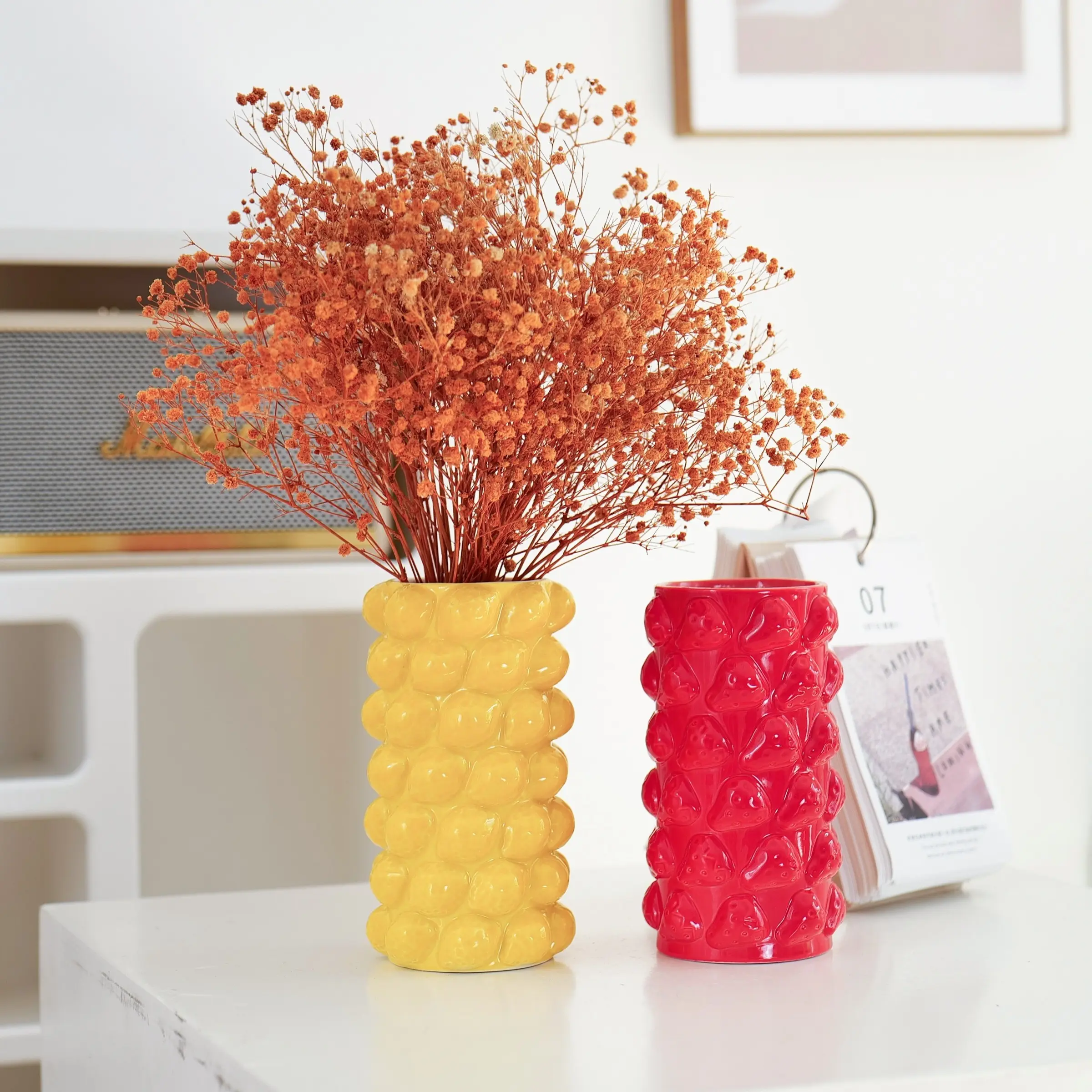 1pc Creative Ceramic Lemon Strawberry Flower Vase - Mediterranean Style Desktop Flower Arrangement Item - 3D Design - Suitable for Home and Kitchen Decor, as well as Gifts