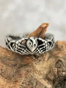 Punk Viking Black Skeleton Hand Ring for Men Women Dark Gothic Punk Style Ring Wedding Engagement Promise Ring Couple Valentine's Day Halloween Jewelry Gift Dark Aesthetic Rings
