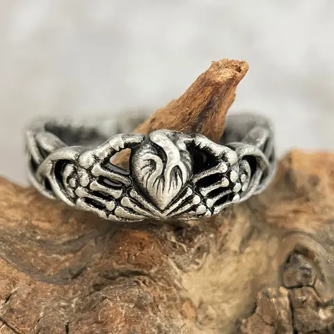 Punk Viking Black Skeleton Hand Ring for Men Women Dark Gothic Punk Style Ring Wedding Engagement Promise Ring Couple Valentine's Day Halloween Jewelry Gift Dark Aesthetic Rings
