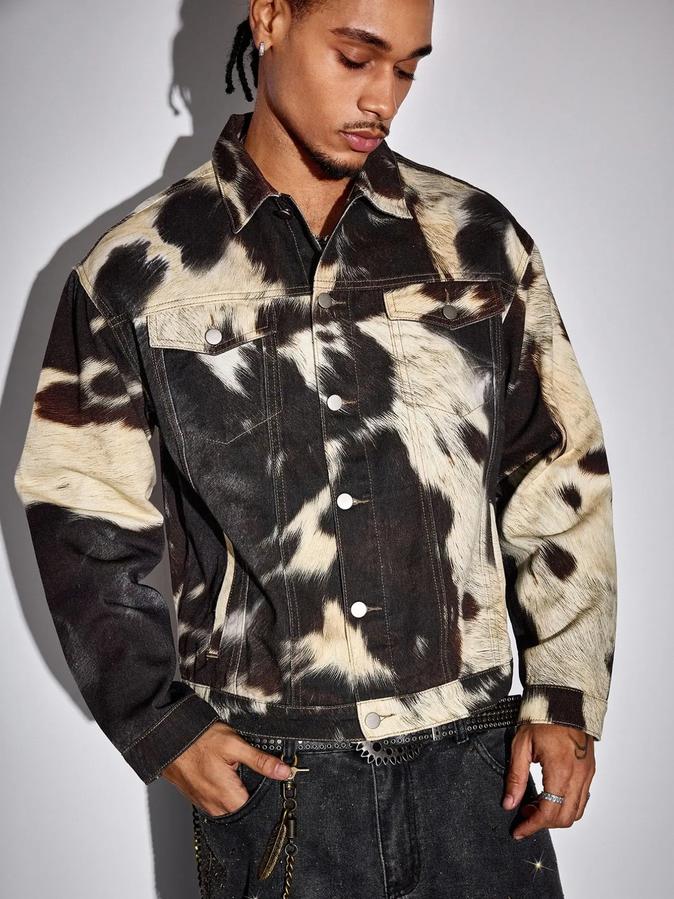 Men's Cowhide-Style Denim Jacket, Full Print Pattern Loose Fit, Streetwear Photo-Friendly Notch Lapel Outerwear, Versatile Fashion Coat