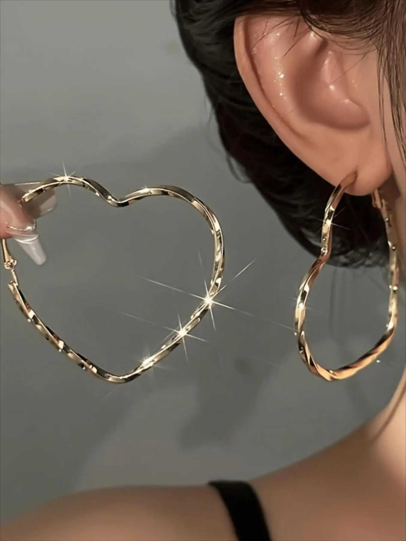Women's Heart Circle Earrings, Large Heart Studs, Hypoallergenic Lightweight Twisted Ring Ear Jewelry, Cute Fashion Gift for Birthday, Valentine's Day, Heart Shaped Earring Good Earrings