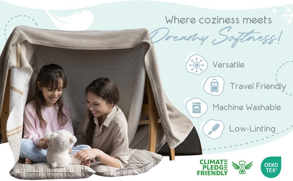 Twin Size Microfleece Blanket - Fleece Bed Blanket - All-Season -Supersoft Lightweight Throw Blanket - Plush Throw Blanket for Bed Couch or Sofa - Travel Blanket - Pet-Friendly - Navy