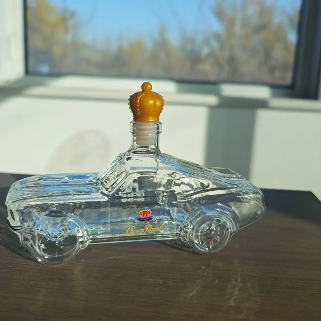 Car Shaped Glass Decanter, Vintage Classic Design Liquor Dispenser, Durable Glass Drink Container for Home Bar, Cellar & Collection, Home Bar Accessories