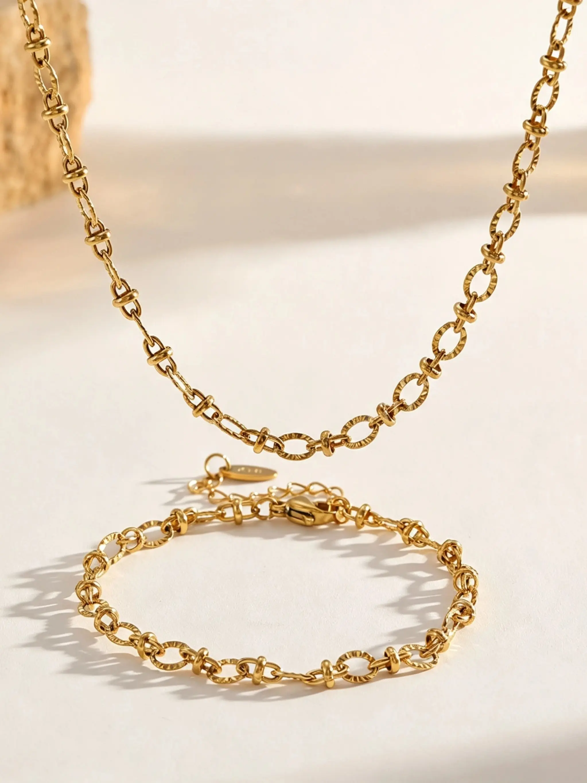Interlocking Chain Stainless Steel Necklace, Non-Fading Fashionable Minimalist Bracelet Set, Versatile Jewelry for All Seasons