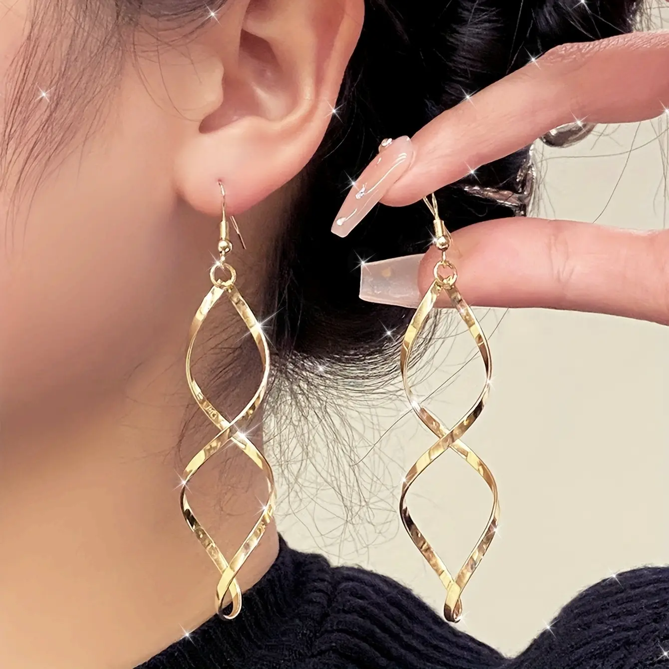 Hot Selling Women's Earrings 1 Pair Elegant Personality Spiral Curved Wave New Year Gift Earrings