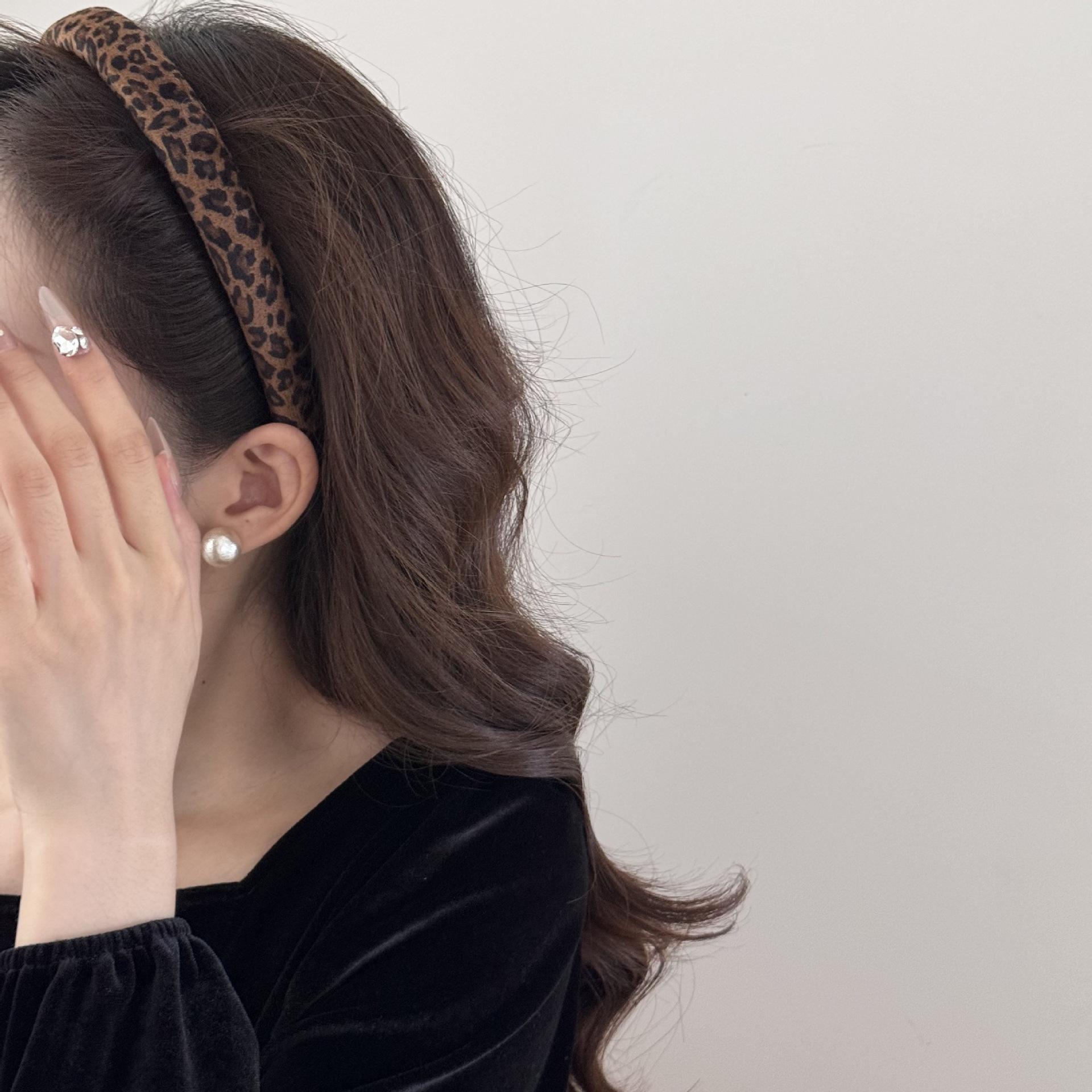 Women Vintage Leopard Print Velvet Sponge Headband Hong Kong Style Elegant Versatile Hair Accessory For Daily Wear