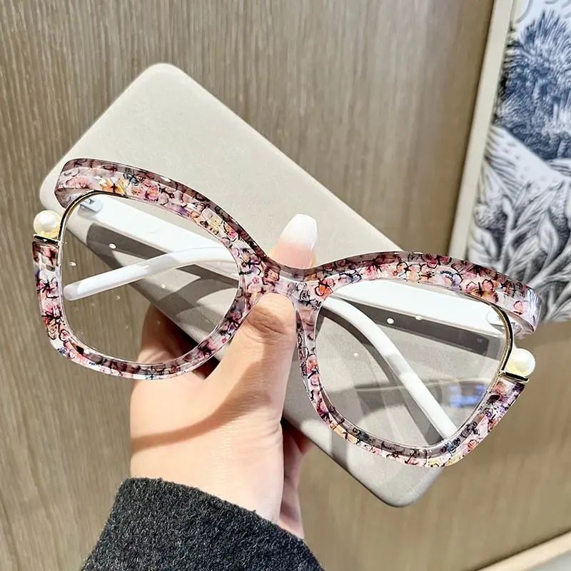 Butterfly-patterned frame