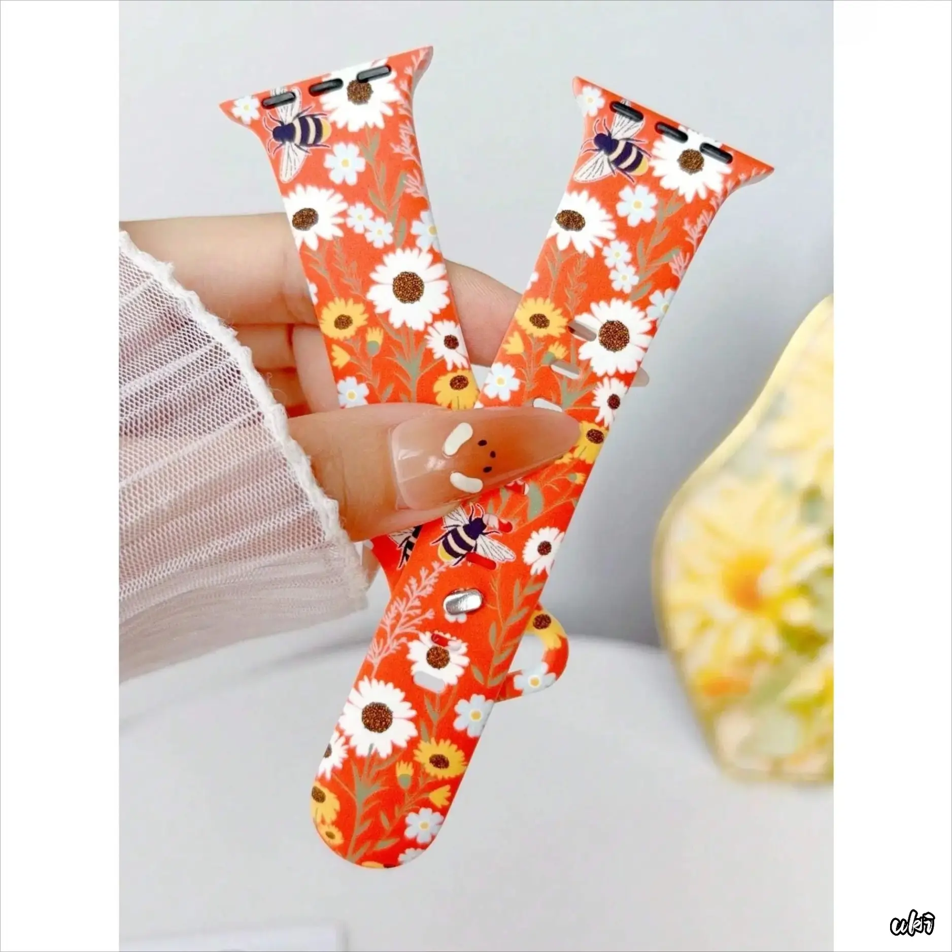 Vintage Orange Daisy Bumblebee Silicone Watch Strap For Apple Watch All Sizes Floral Bee Pattern Sweatproof Adjustable Soft Wristband Ladies Spring Garden Aesthetic Bracelet