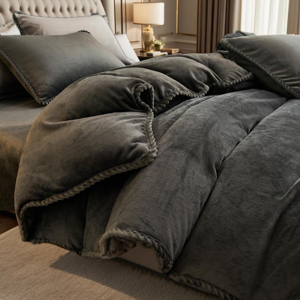 3-Piece Soft Milk Velvet Bedding Set, European Style Edges, Includes 1 Quilt Cover & 2 Pillowcases, Valentine Gift Idea, Soft Bedding Sets