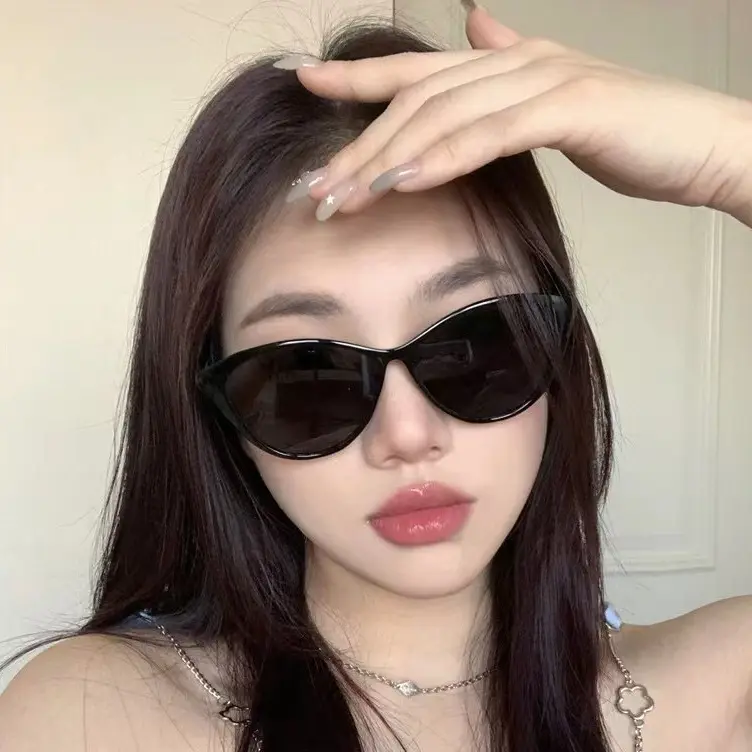 Women's Retro Cat Eye Sunglasses - Oversized Frame, Face-Slimming, Trendy Look, UV-Protective Lenses, Streetwear Accessory, Ideal for Large Faces, Daily Use