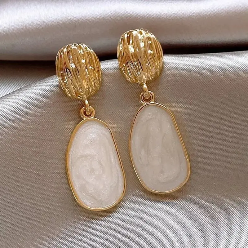 New White Enamel Oil Oval Dangle Earrings for Women Vintage Uneven Metal Drop Earrings Statement Irregular Geometry Jewelry