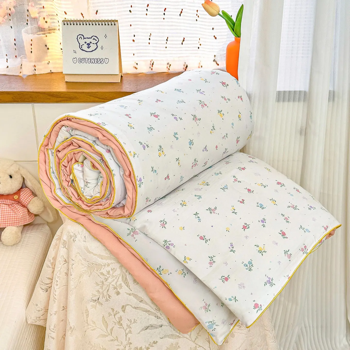 Small Floral Pattern Summer Quilt, Ultra Soft Skin-Friendly Air Conditioning Blanket, Printed Bedspread, Suitable for All Seasons