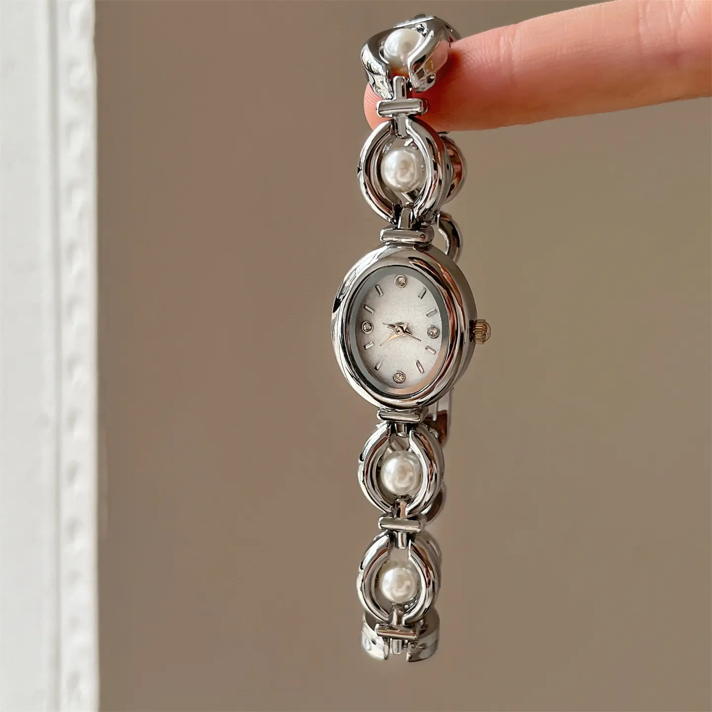 Women’s Vintage Gold Pearl Inlay Bracelet Watch Elegant Oval Shell Dial Quartz Wristwatch Ideal Birthday Anniversary Mother’s Day Jewelry Gift for Mom Girlfriend