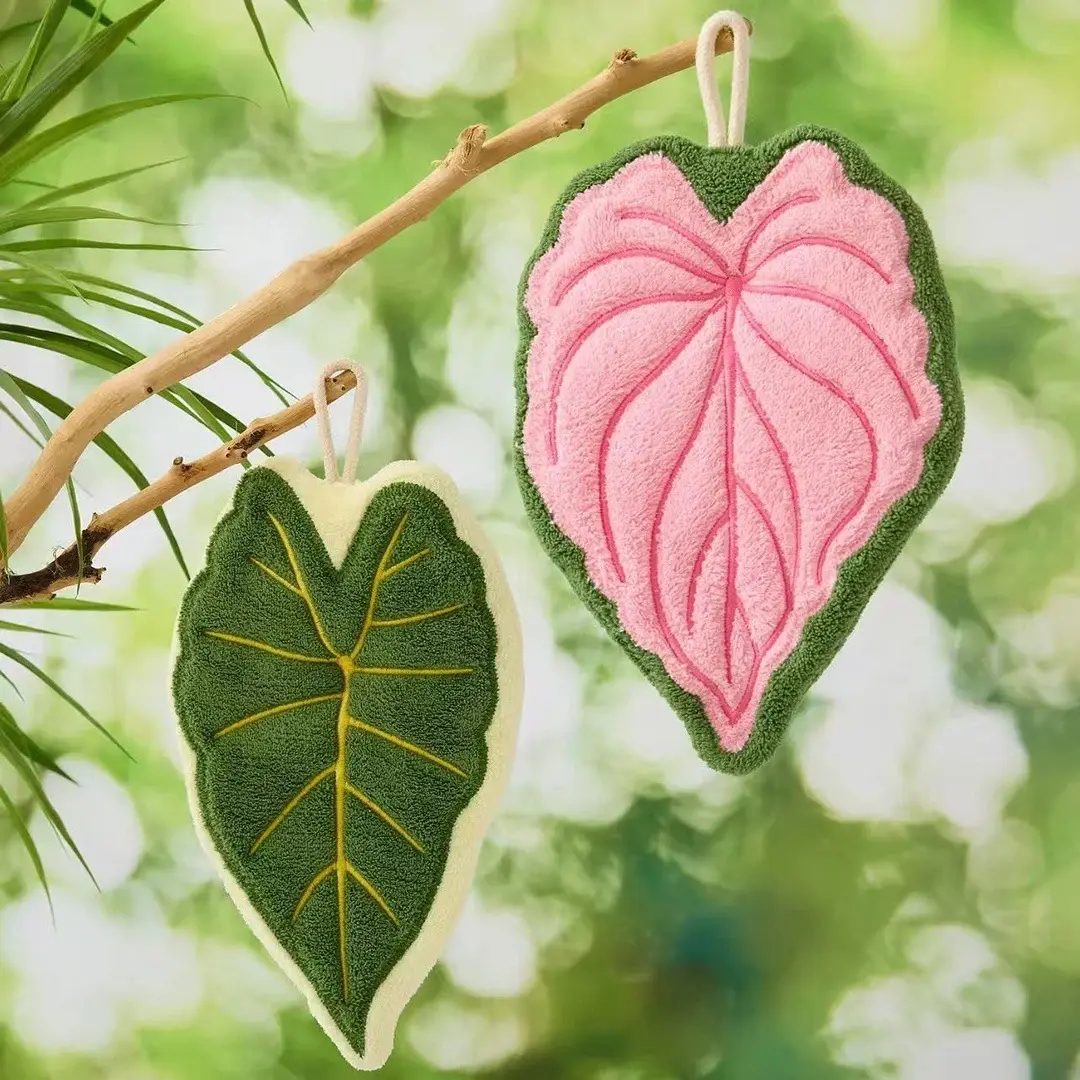 Coral Fleece Leaf-Shaped Hanging Hand Towel, Lint-Free, Quick-Drying Bathroom Towel for Home Use