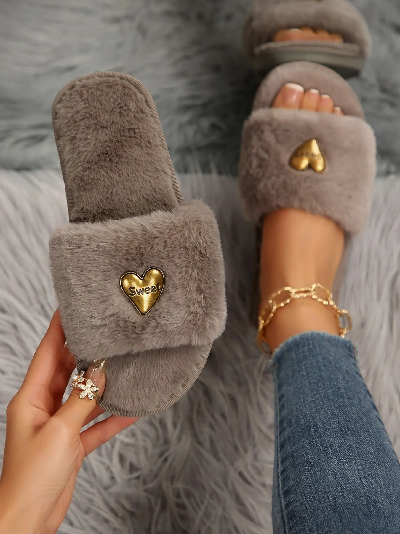 2026 New Multi-Color Plush Women's Slippers, Metal Heart Decoration, Open-Toe Flat Slip-On, Fall Winter Home Warm Shoes