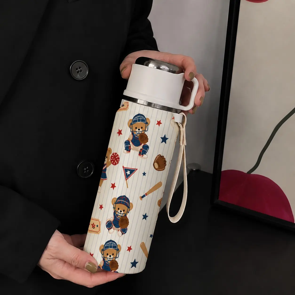 1 Pc 20oz Cute Baseball Bear Insulated Tumbler with Handle, Double Wall Stainless Steel Travel Mug, Leak-Proof Lid, Keeps Drinks Cold 24hrs, Portable Cup with Wrist Strap, Sports Cartoon Design Coffee Cup, Perfect Gift for Baseball Fans, Kids, Halloween