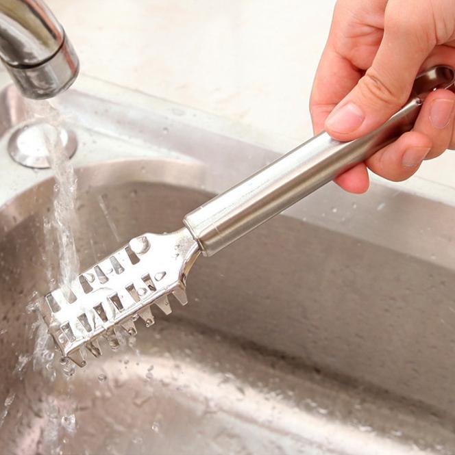 Fish Scale Remover, 2PCS Stainless Steel Fish Scaler Tool with Sawtooth Edge for Kitchen, Cooking & Outdoor Use