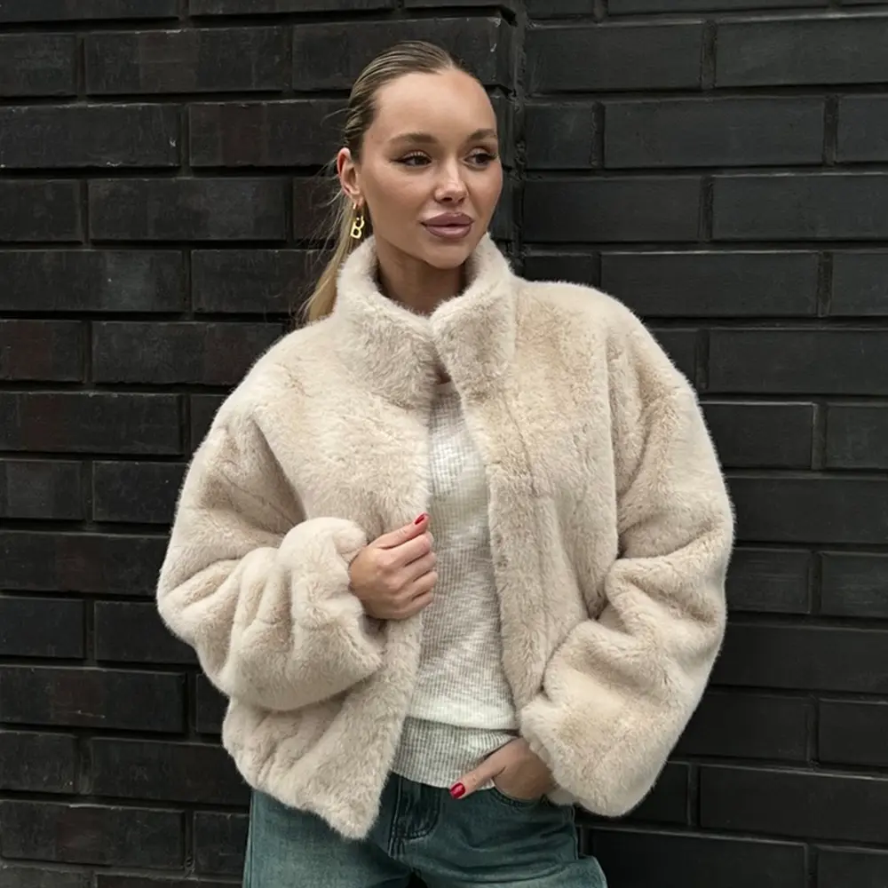 Women’s Faux Fur Zip-Up Jacket, Stand Collar Long Sleeve Plush Coat, Soft Warm Relaxed Fit Short Outerwear for Fall Winter, Streetwear, Travel and Everyday Wear