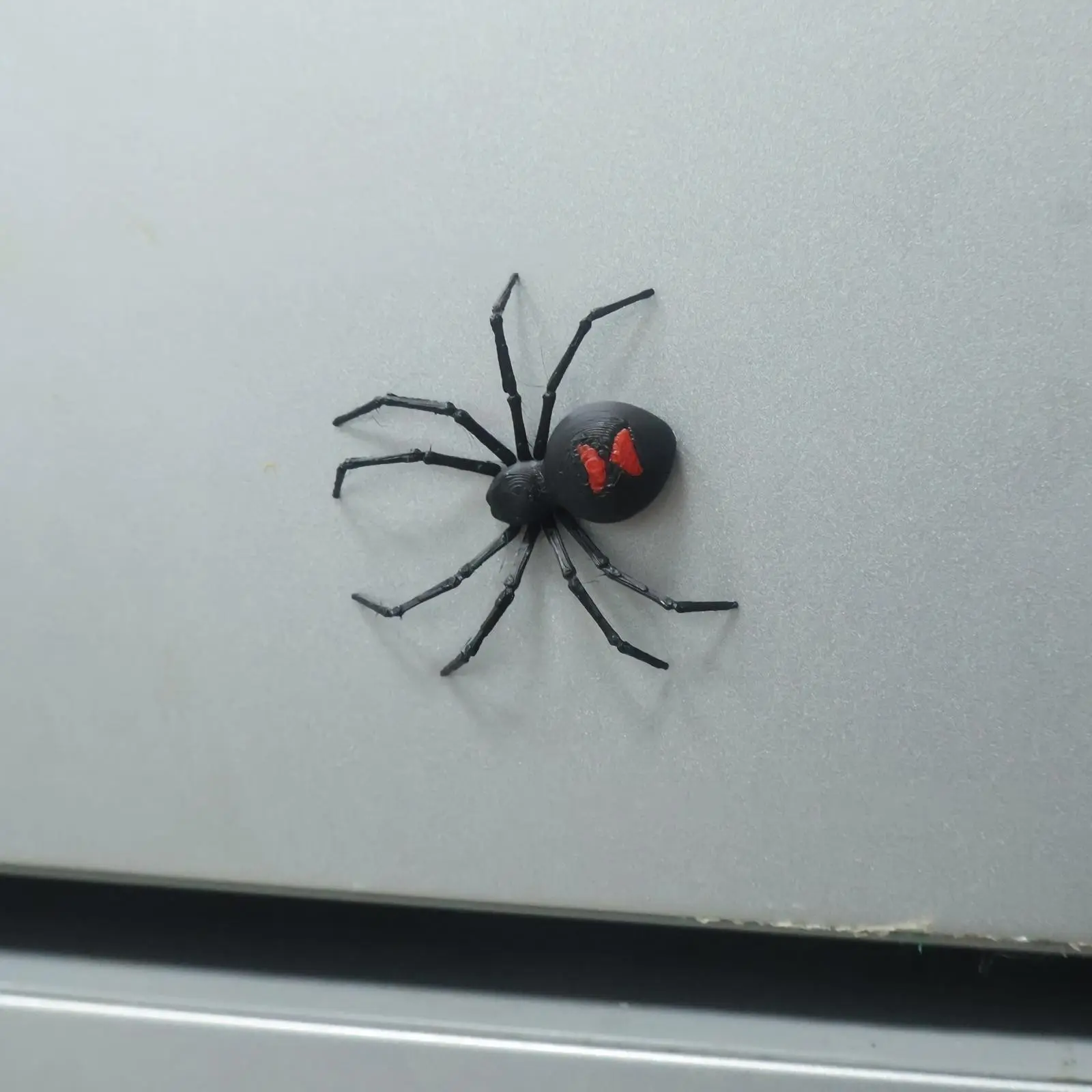 Halloween Magnetic Spider, Realistic Prank Spider Toy, 3D Simulation Spider Magnet for Fridge, Creepy Crawly Halloween Party Decoration Prop
