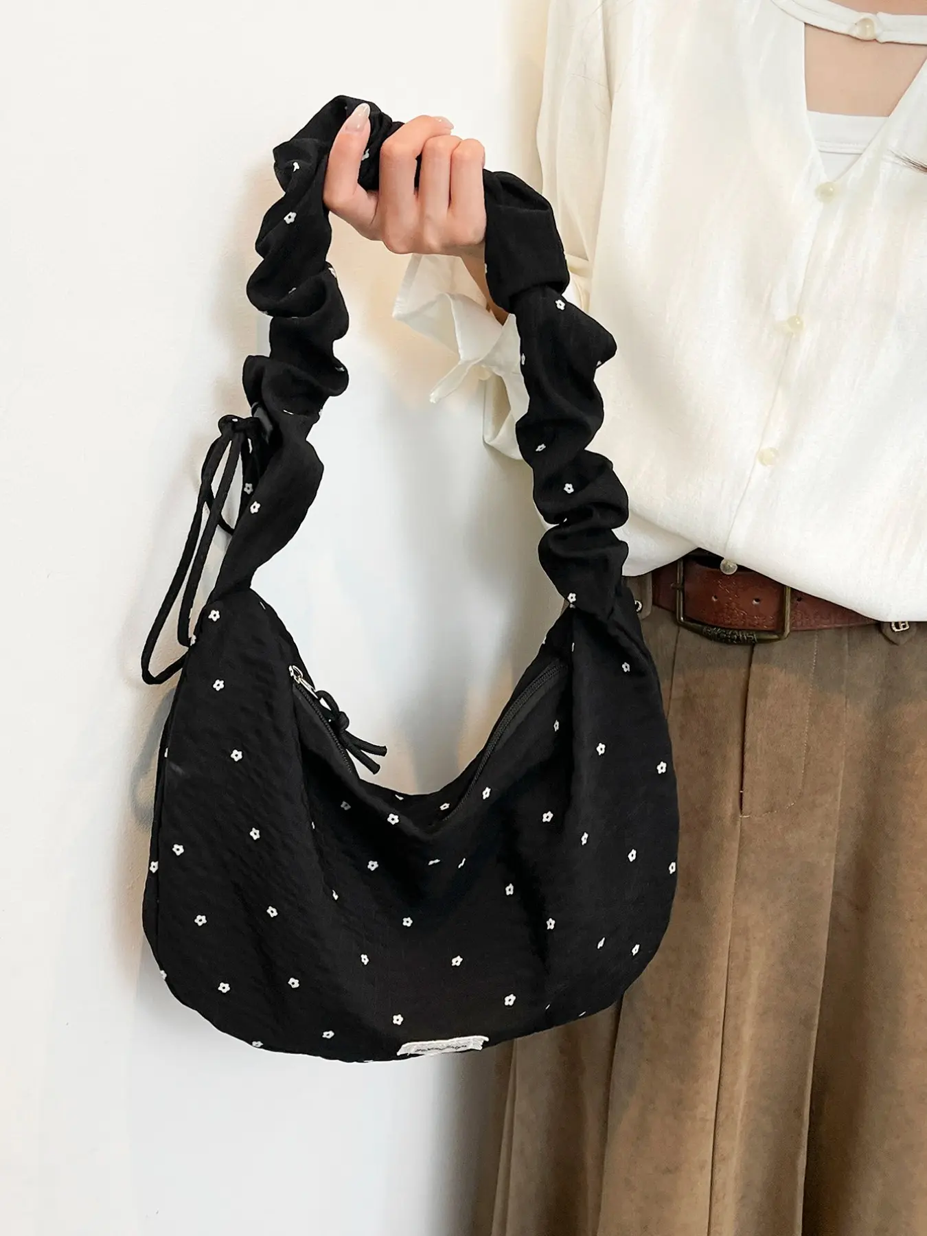 New Cute Crossbody Bag, Large Capacity Floral Pleated Adjustable Shoulder Bag, Women's Lazy Style Dumpling Bag, Fashion Patterned Bag, Fashionable and Practical