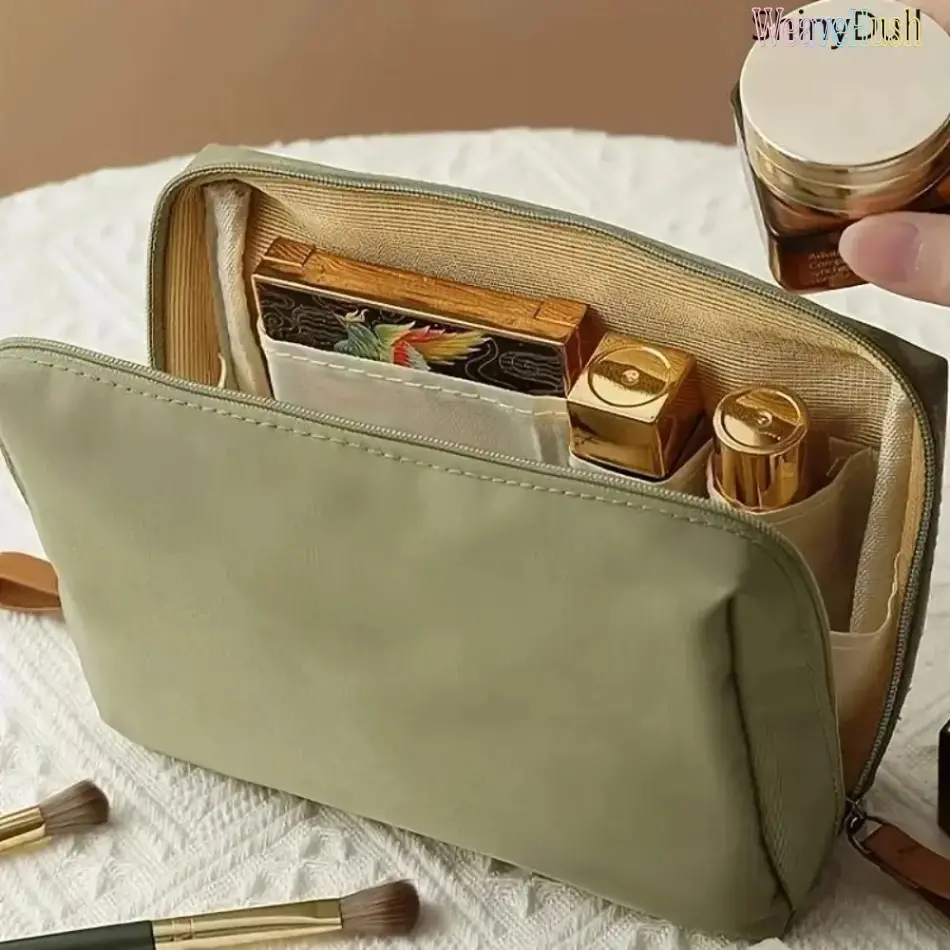 Polyester Synthetic Cosmetic Pouch with Built‑in Divider Slots, Compact Lightweight Makeup Bag for Purse, Secure Zipper, Gym‑Ready Organizer for Travel & Daily Makeup Storage