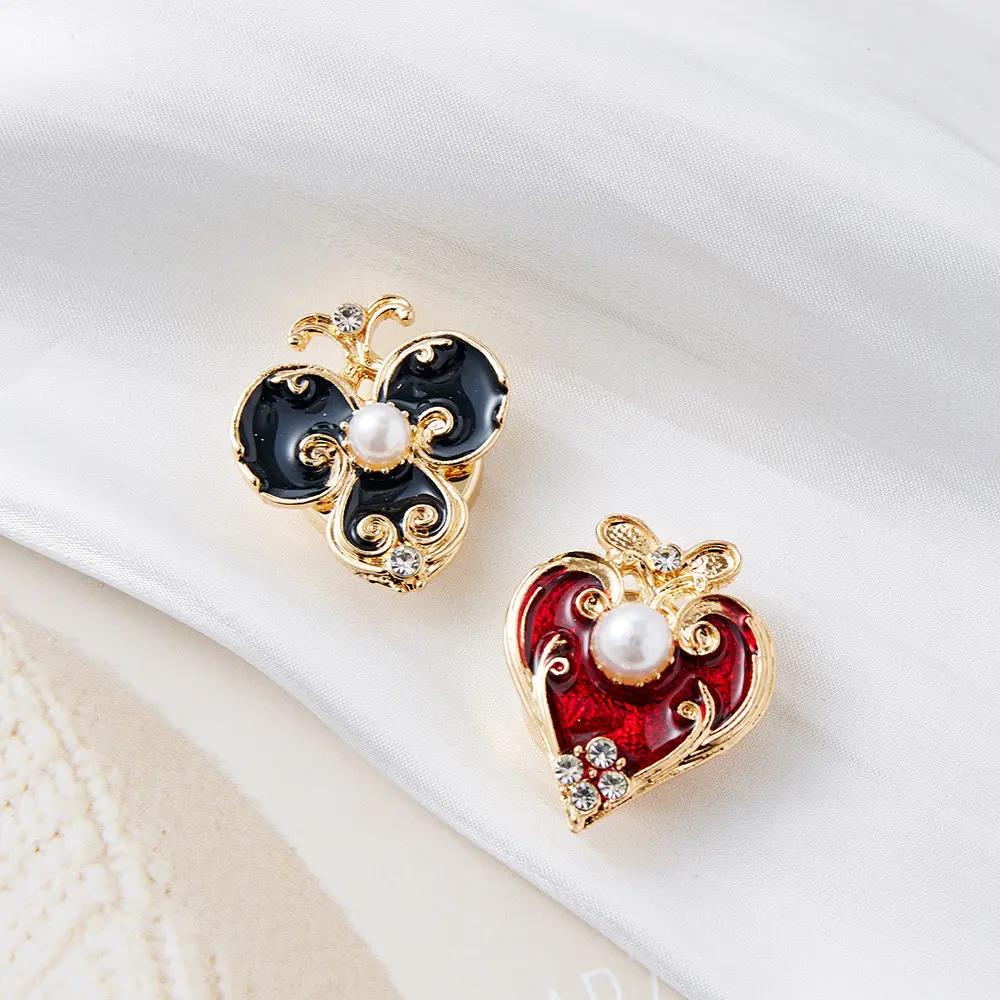 Vintage Poker Heart-Club Button Cover Clips - Couple Enamel Pearl Rhinestone Shirt Brooch, No-Sew Detachable Clothing Accessory for Women, Fashion Collar Clip & Brooch