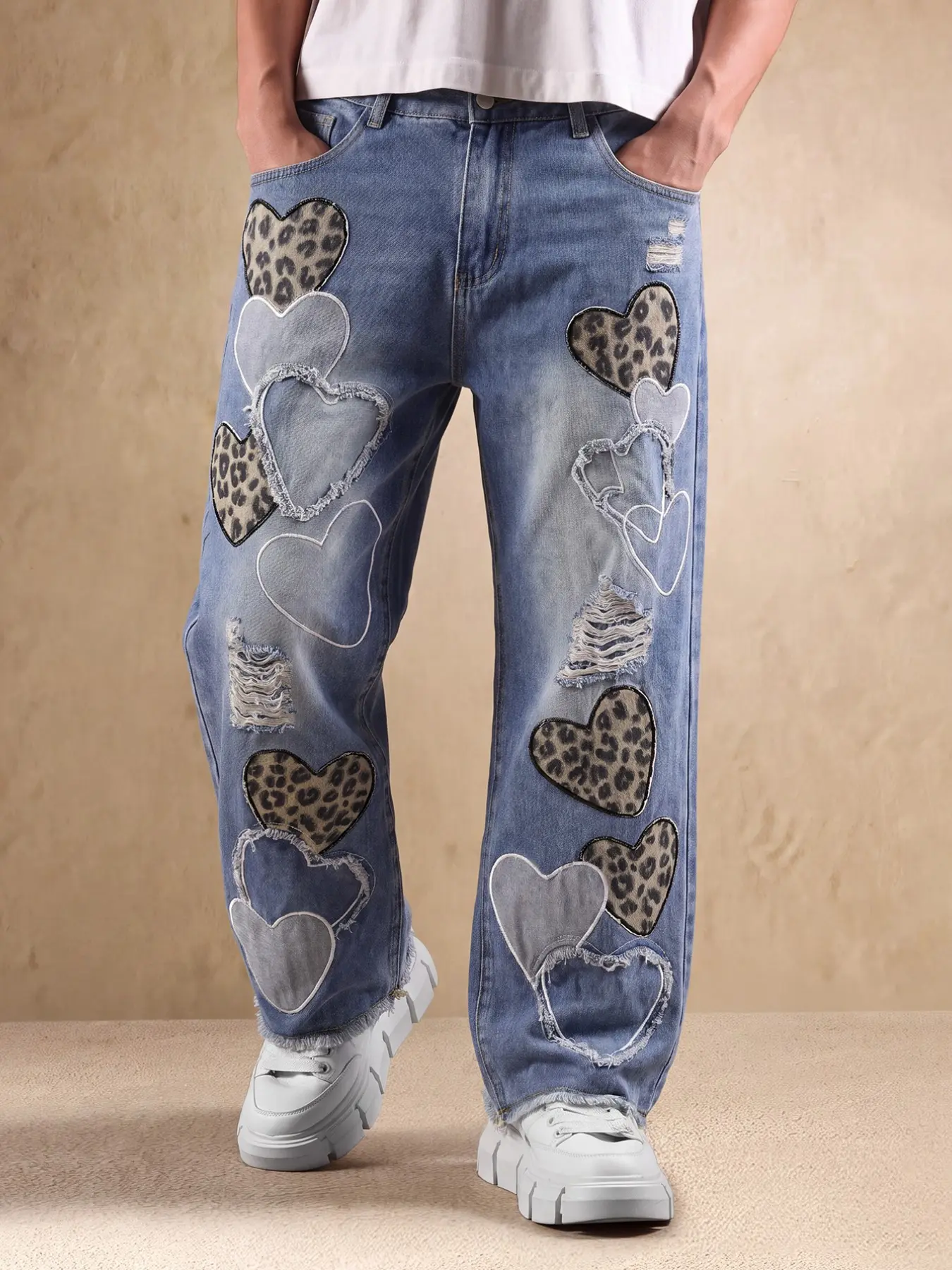 Men's Light Blue Heart Leopard Print Denim Jeans, Vintage Washed Loose Baggy Wide Leg Long Jeans, Stylish Retro Fashion