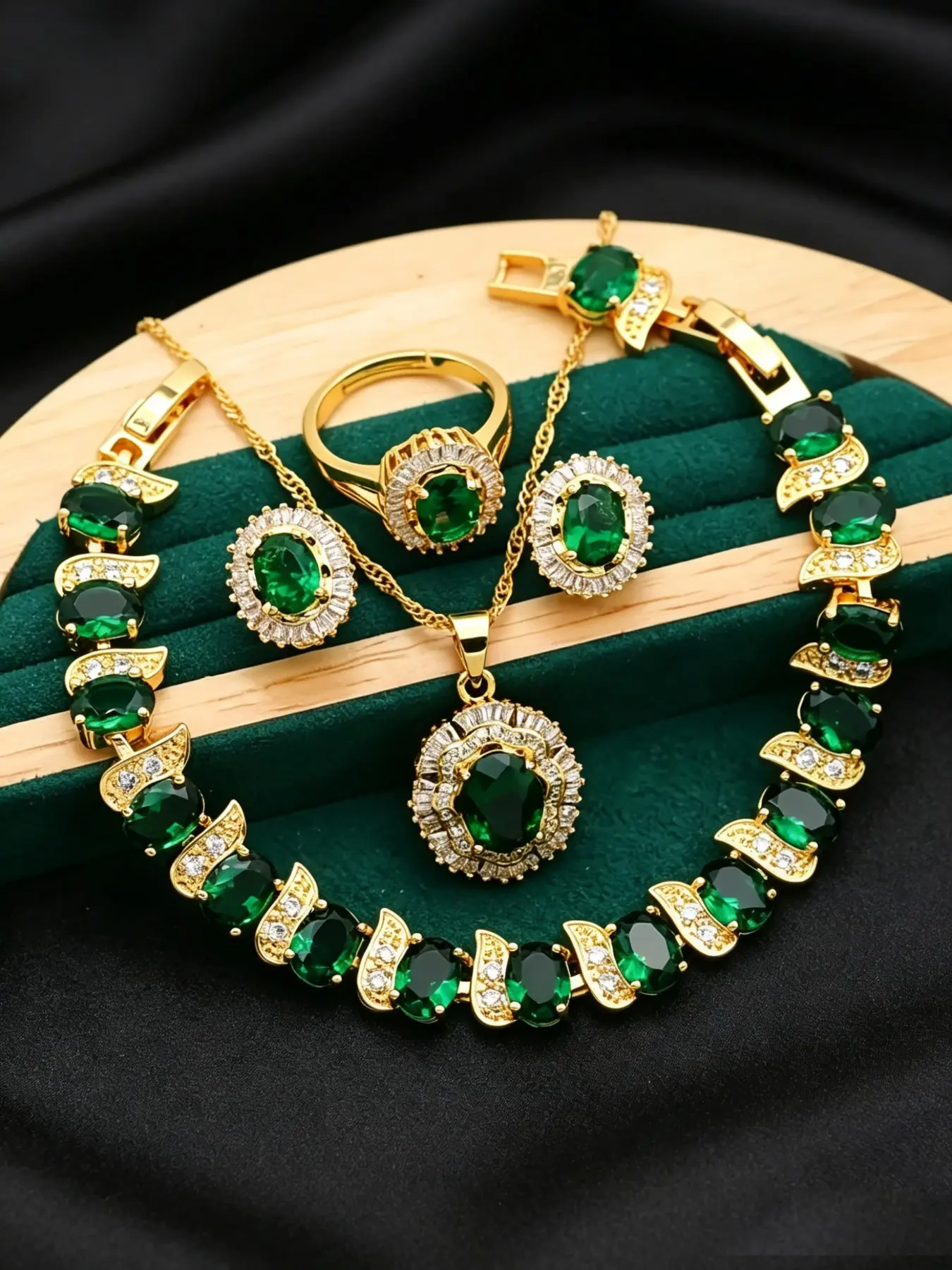 18K Gold Plated Oval Emerald Cubic Zirconia 4Pcs Jewelry Set Choker Bracelet Drop Earrings Ring Vintage Filigree Noble Elegant Fashion Pretty Bridal Jewelry Suitable For Women Daily Life Party Matching Valentine Christmas Birthday Gift