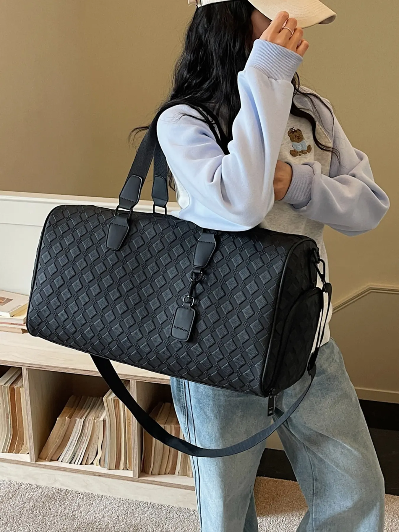1pc Matte Black Embossed Grid Horizontal Carryall Smooth Extended Main Zipper Symmetric Leather Buckle Decor Structured Shell Dual Hand & Crossbody Use Premium Storage Bag For Ladies Gym & Short Outings Travel Carryall