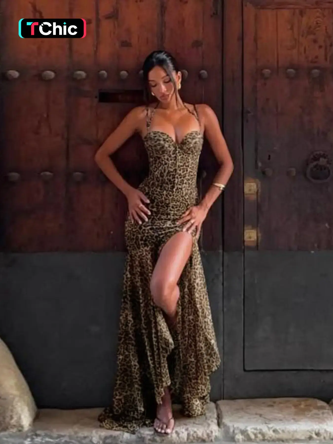 Leopard Print Halter Dress, Stylish Animal Pattern Clothing, Perfect for Casual Wear, Trendy Fashion Piece for Women