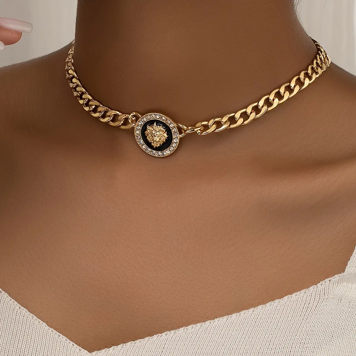 A fashionable lion head multifunctional niche high-end necklace