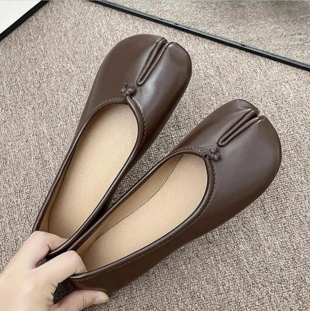 Retro Split Toe Horseshoe Flats 2026 New Arrival Women Casual Ballet Shoes Black Silver Red Brown