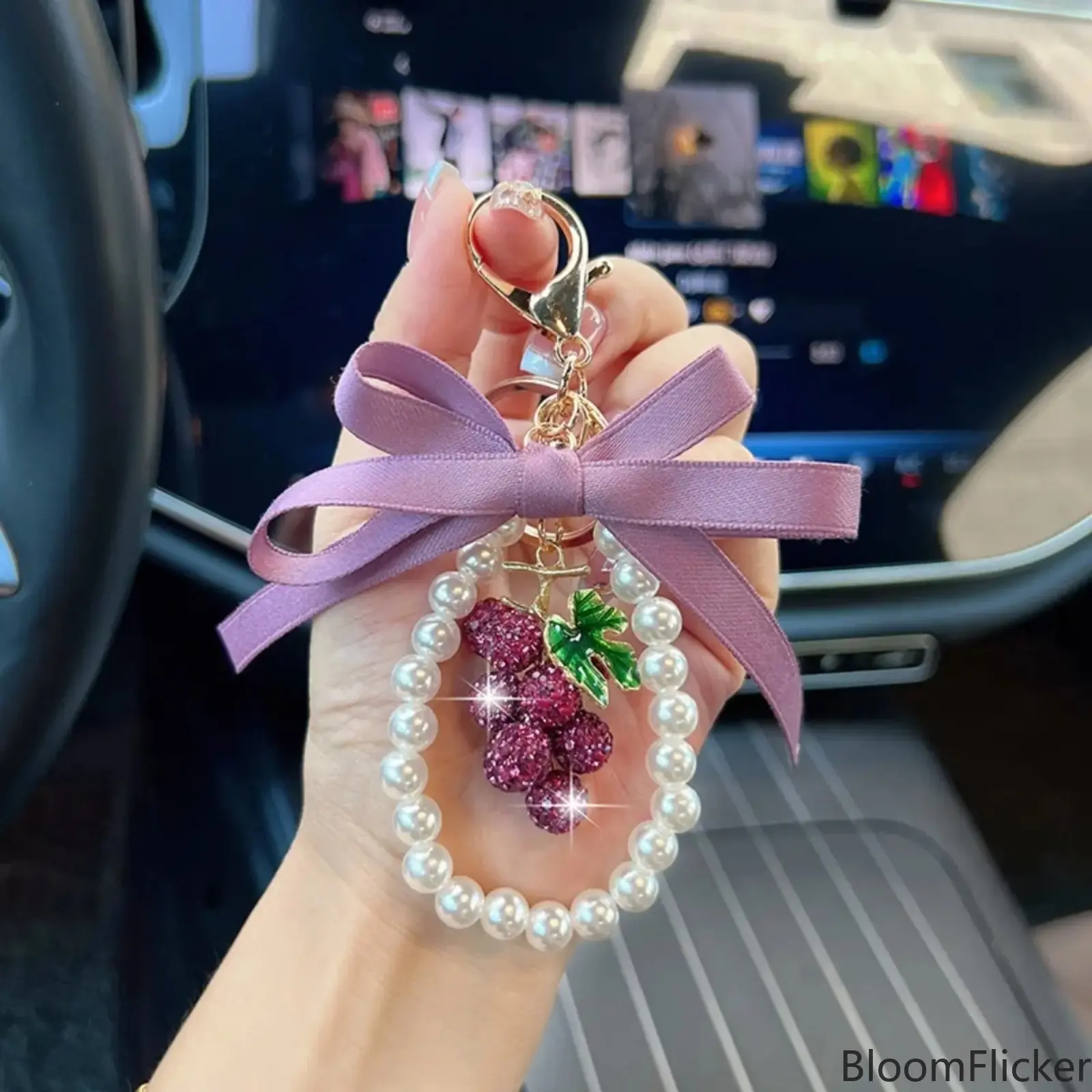 Sparkly rhinestone‑grape keychain paired with pearl wrist lanyard, decorated with satin ribbon bow and lobster‑clasp. Stylish bag charm and car‑key pendant, sweet fruit‑theme ornament, perfect daily‑accessory and holiday gift choice for women