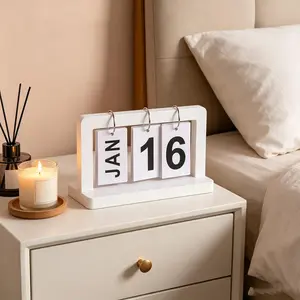 This minimalist wooden flip calendar features Arabic numerals and is a modern desktop accessory. Suitable for decorating offices, living rooms, bedrooms, and study areas, it's an ideal gift for New Year's celebrations, back-to-school events, or housewarmi