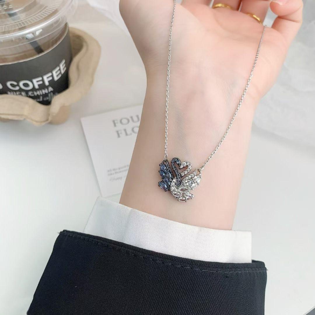 New Hugable Goose Black and White Gold Swan Necklace, Luxurious and High-end, New Year's Gift for Girlfriend, Birthday Present