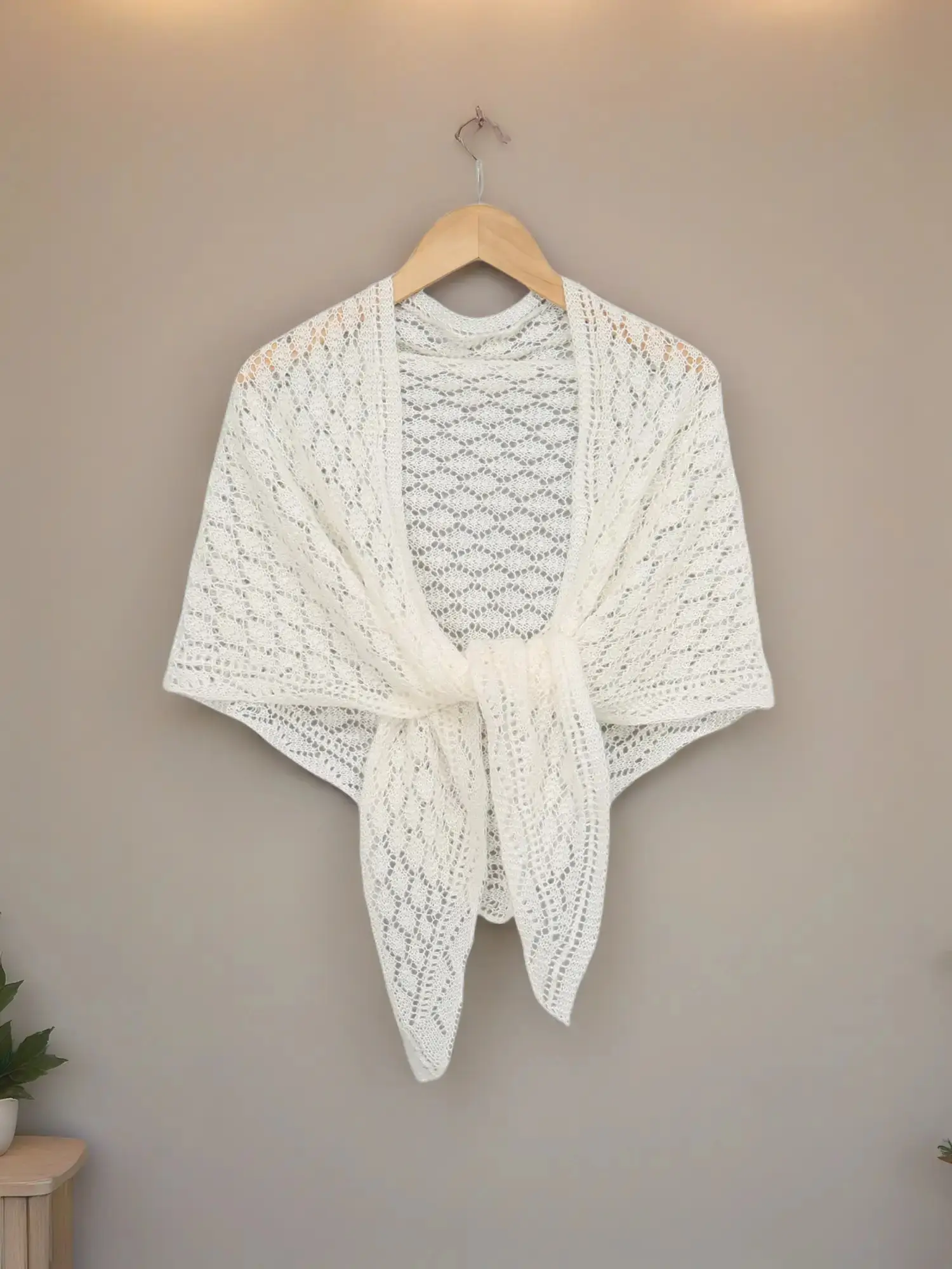 Thin, fashionable, versatile, solid-color, knitted, hollowed-out, women's soft, skin-friendly, delicate triangular shawl.