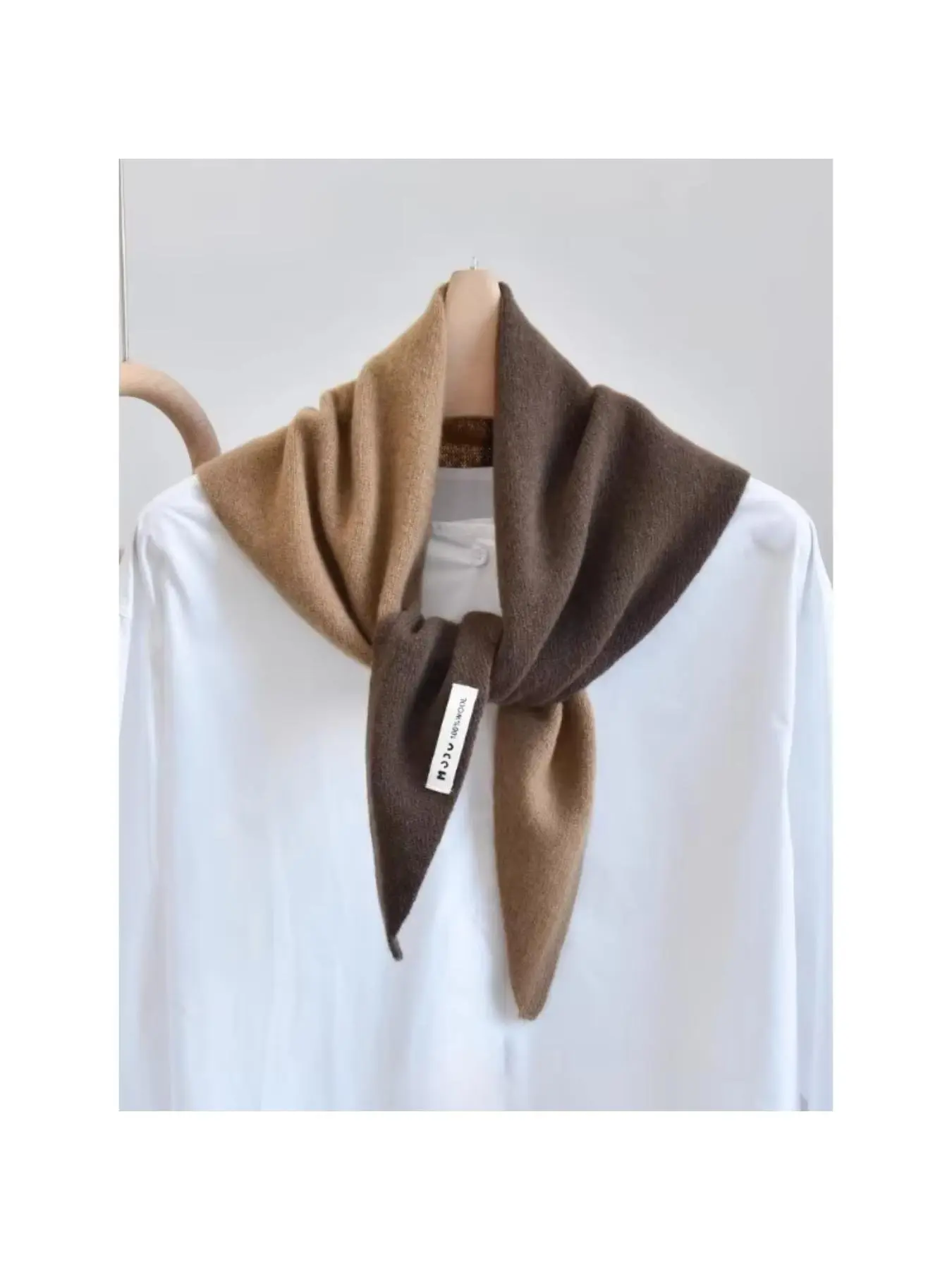 Autumn and winter color blocked triangular knitted scarf for women, soft and skin friendly, cold resistant scarf, Korean style simple and versatile, daily warm shawl