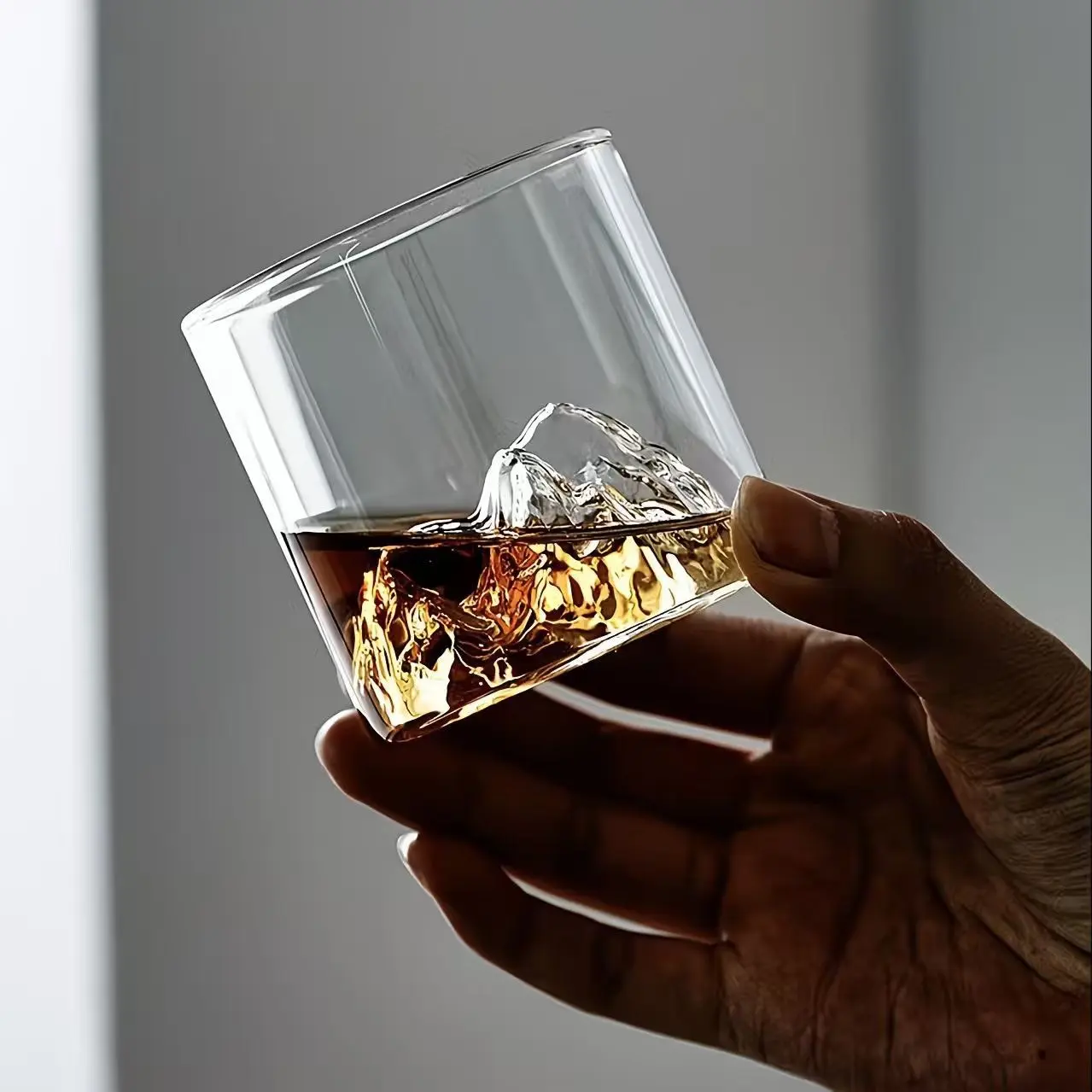 Creative Iceberg Fuji Mountain Whiskey Glass Cup, Glacier‑Shaped Artwork Tumbler, Aesthetic Japanese Style Drinking Mug, Lead‑Free Heat‑Resistant Clear Glassware, Great Conversation Starter, Ideal Bar Decor & Thoughtful Gift for Whisky Lovers