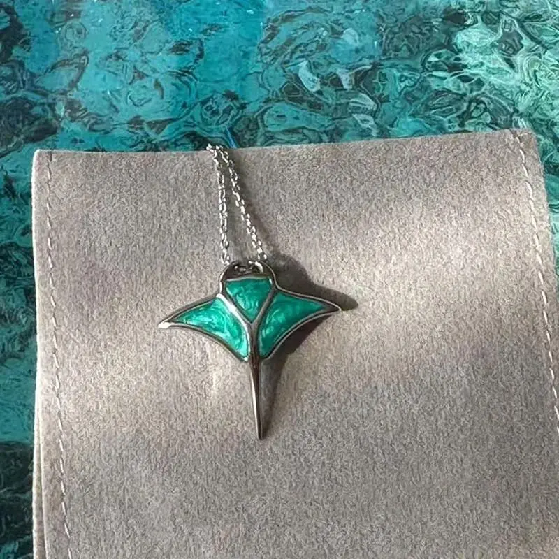 Women's Ocean Blue Manta Ray Animal Theme Long Chain Dangle Pendant Necklace with Letter, Decorative Accessory Marine Coastal Necklaces, Fashionable Cute Daily Wear Jewelry Ideal Gift, Pendant With Necklace