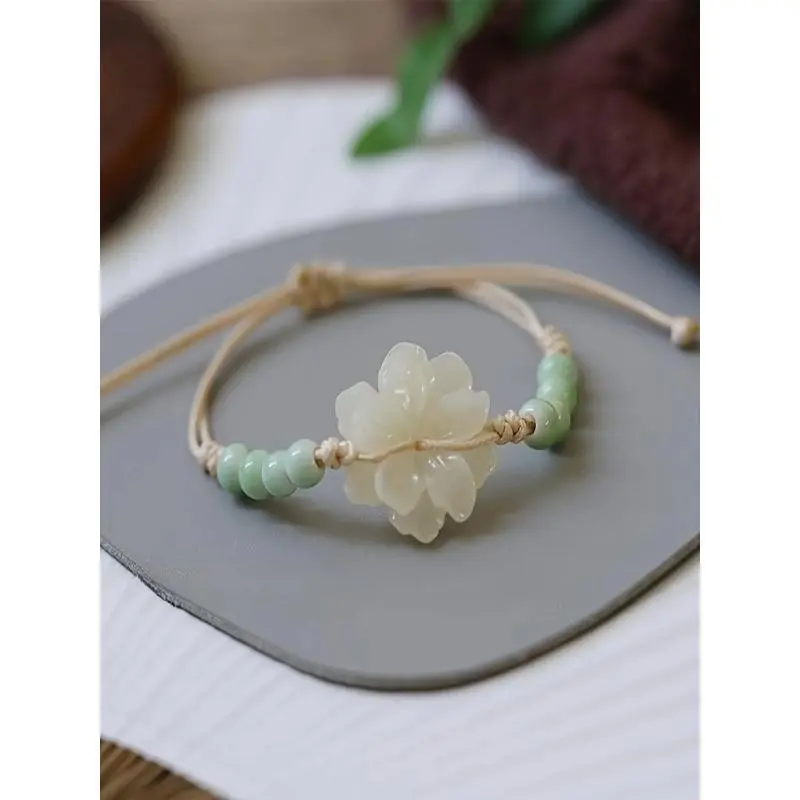 Elegant Lotus Flower Beaded Bracelet, Handmade Smooth Glass Jewelry for Women & Men, Adjustable for Casual Daily Wear & Gifting, Unisex, Flowers, All-Match Flower Design