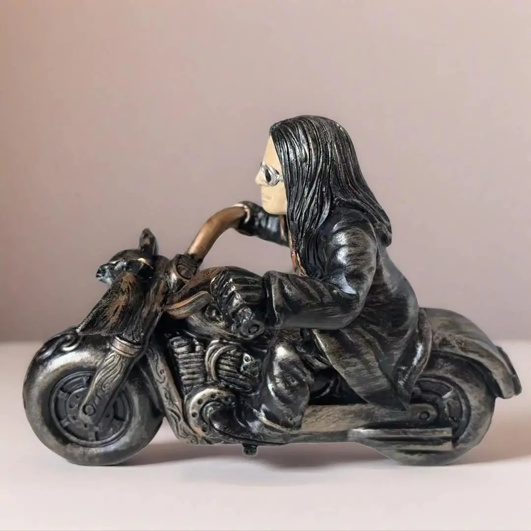 Dark Prince Riding Motorcycle Halloween Resin Figurine, Gothic Decorative Ornament, Home Decoration, Perfect Gift for Halloween Fans, Collectible Figurine, Decorative Piece, Decorative Figurines