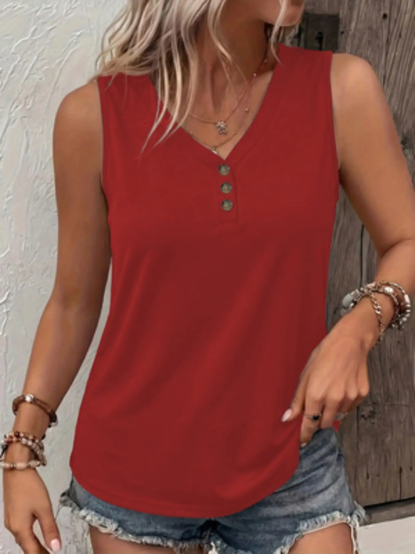 Women's Plus Size Sleeveless Henley Vest Top with Button Details, Casual Fashion Style, Comfortable and Stylish Upperwear