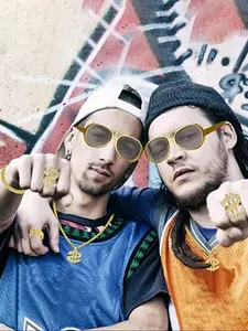 Hip Hop Costume Set, Rapper Hippie Accessories, Gold Neck Chains, Disco Dollar Sign Rings, Bracelets, Suitable for Women and Men, Carnival Party Supplies