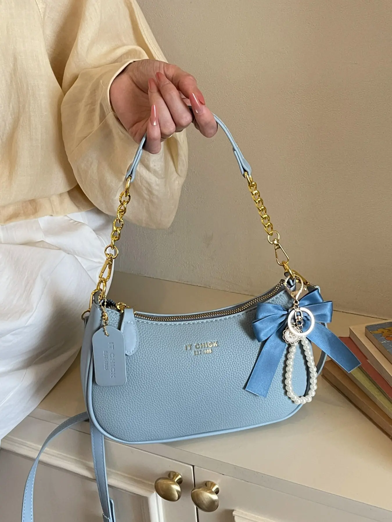 1pc Ladies' lychee patterned armpit bag, Casual crossbody, comes with a bow hanging accessory and a detachable crossbody shoulder strap, which can be carried by hand or crossbody, suitable for dating, traveling